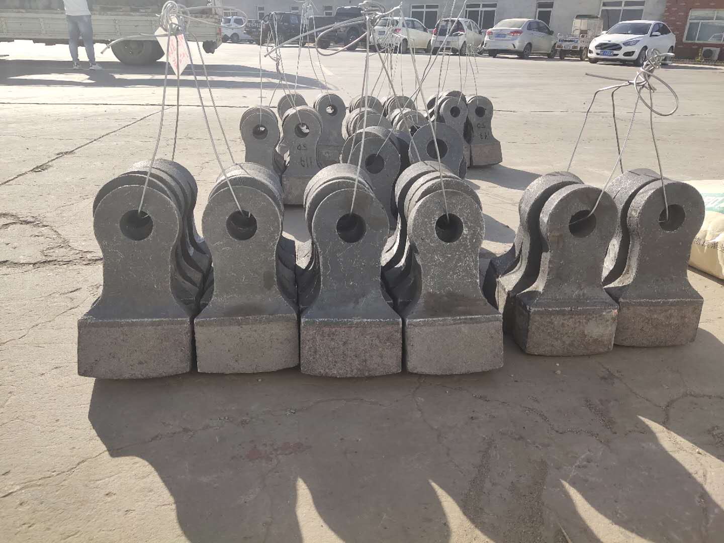 石料合金破碎機高錳鋼錘頭破碎機耐磨高鉻合金甩錘打沙機鍛造錘頭